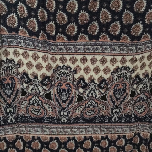 Patterned V Neck Tank - Picture 3 of 3